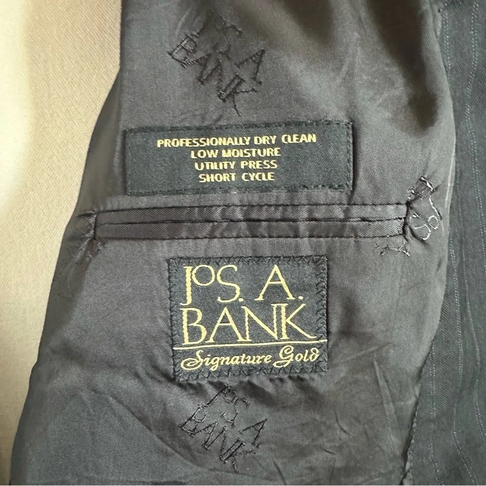JOS  A Bank men’s set pants and blazer suit - Picture 2 of 7